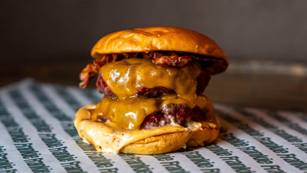 Hamburguesa casera jugosa