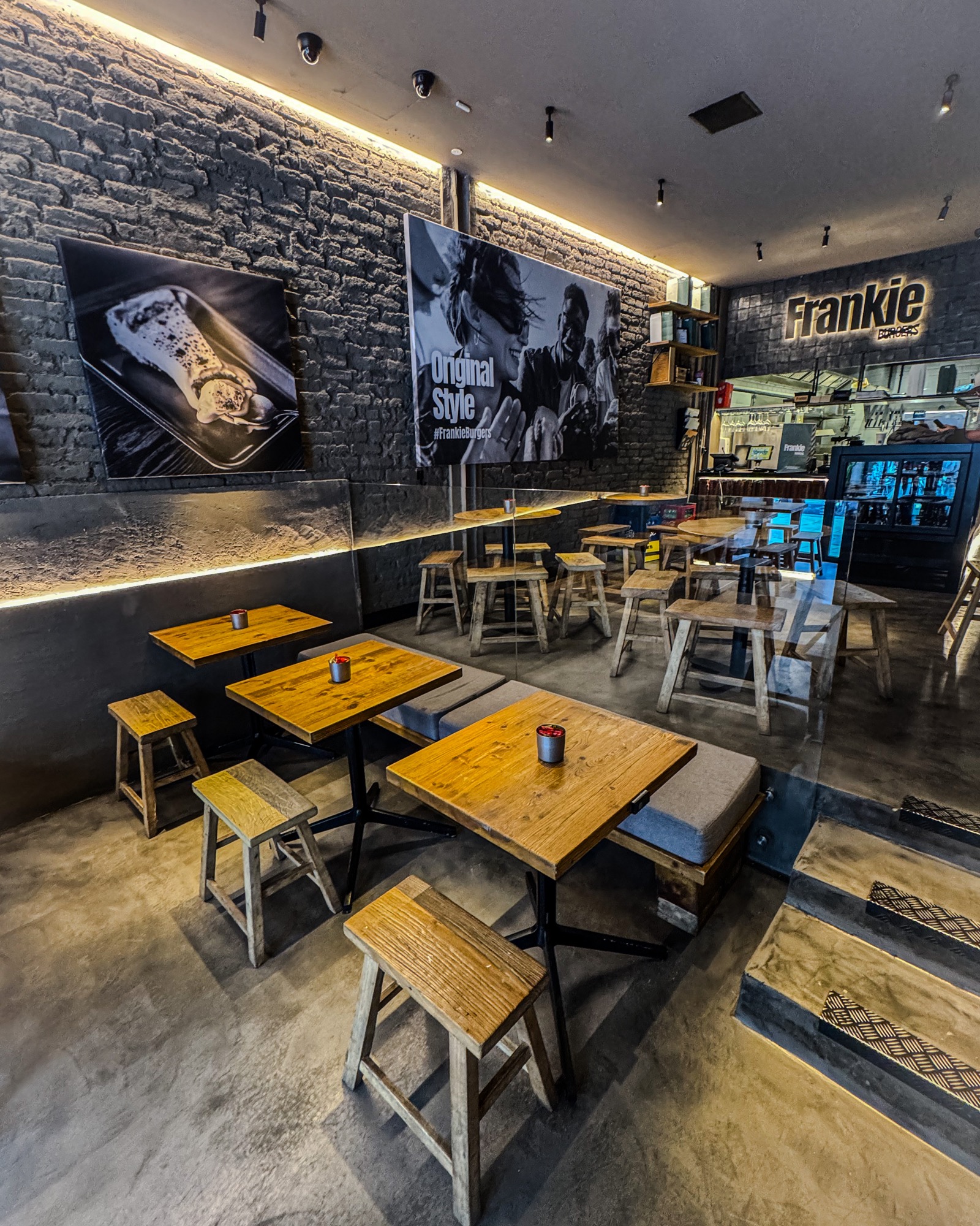 Interior del local Frankie Burgers Ponzano en Chamberí, Madrid